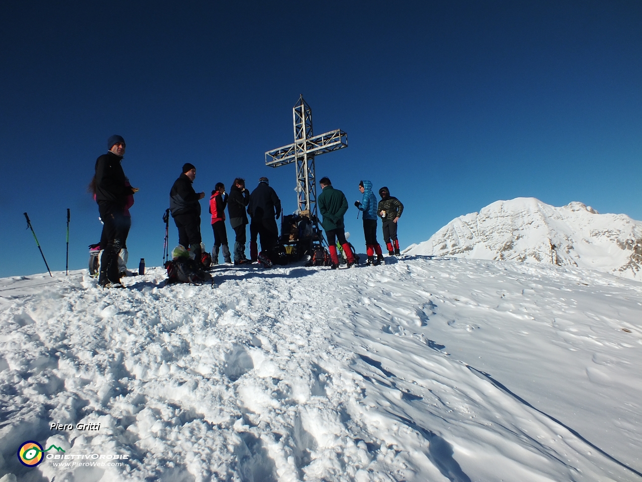 51 Cima Grem (2049 m) con vista in Arera.JPG